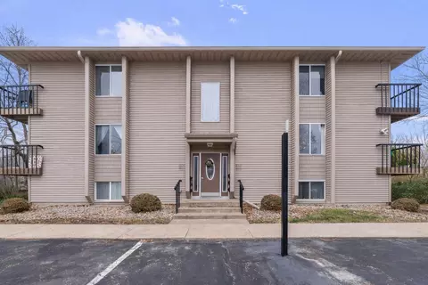 1808 53rd St #5, Moline, IL 61265