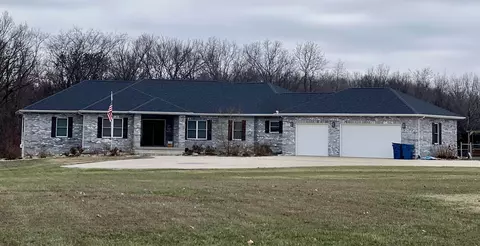 5942 E Houston Rd, Woodlawn, IL 62898