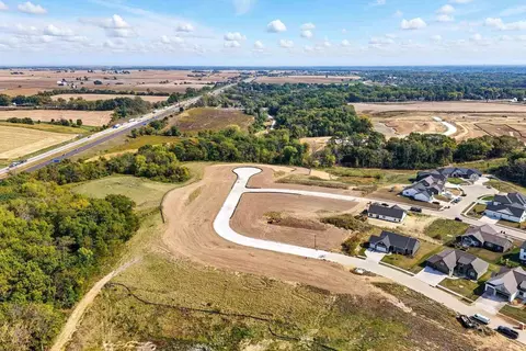 7228 Alvie Ct, Bettendorf, IA 52722