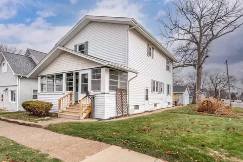 Exterior - 2334 5th St, Moline, IL 61265 photo 2 of 5
