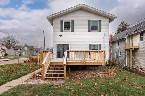 Exterior - 2334 5th St, Moline, IL 61265 photo 4 of 5
