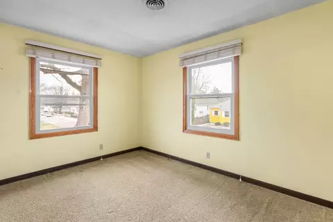 Bedroom - 2334 5th St, Moline, IL 61265 photo 3 of 4