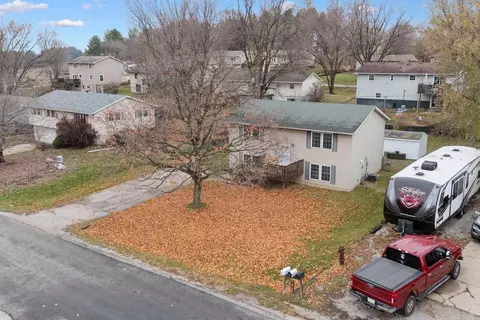 68 Sunny Hill Dr, Orion, IL 61273