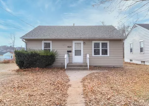 924 29th Ave, Rock Island, IL 61201