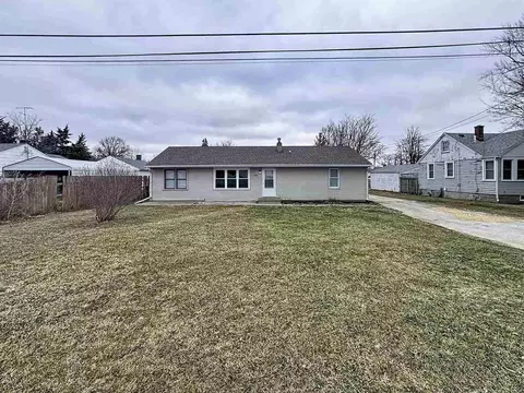 11244 140th Street Pl, Davenport, IA 52804