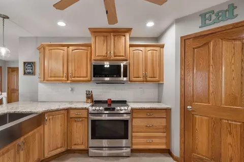 18 Nicholas Ct, Eldridge, IA 52748 photo 13
