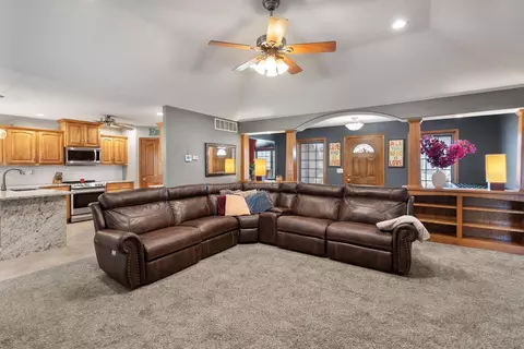 18 Nicholas Ct, Eldridge, IA 52748 photo 9