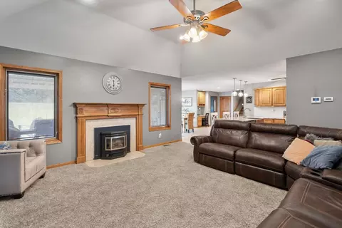 18 Nicholas Ct, Eldridge, IA 52748 photo 8