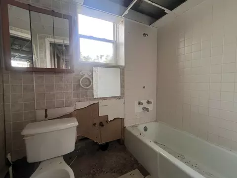 Bath - 2602 6th Ave, Moline, IL 61265 photo 4 of 4