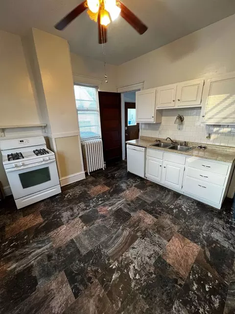 Kitchen - 2602 6th Ave, Moline, IL 61265 photo 4 of 5