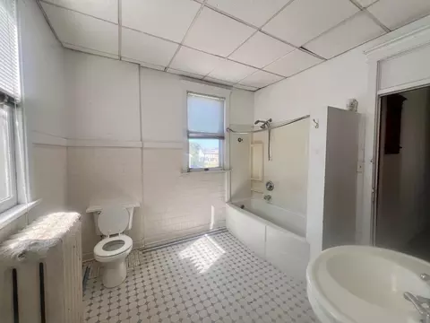 Bath - 2602 6th Ave, Moline, IL 61265 photo 1 of 4