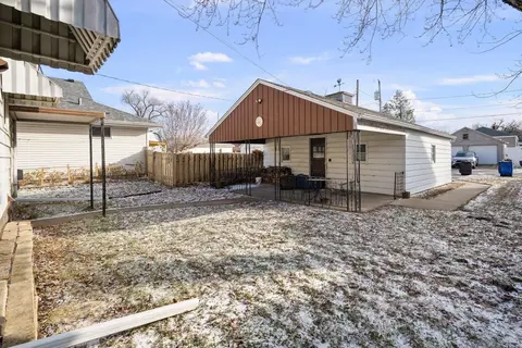 Exterior - 5108 6th Ave, Moline, IL 61265 photo 2 of 4