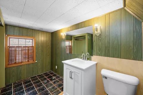 Bath - 5108 6th Ave, Moline, IL 61265 photo 3 of 4