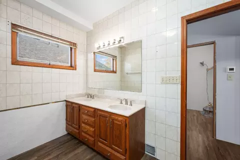 Bath - 5108 6th Ave, Moline, IL 61265 photo 1 of 4