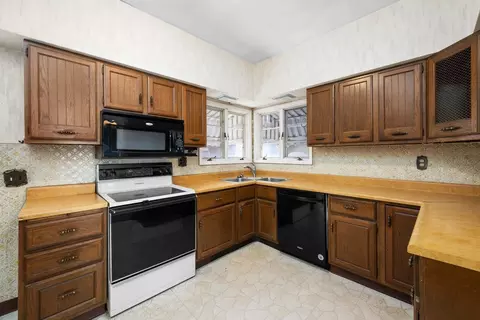 Kitchen - 5108 6th Ave, Moline, IL 61265 photo 1 of 3