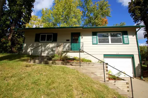 3618 Magnolia Ct, Bettendorf, IA 52722