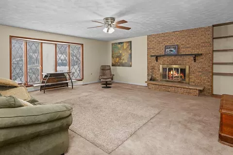 Living - 2701 47th St, Moline, IL 61265 photo 2 of 4