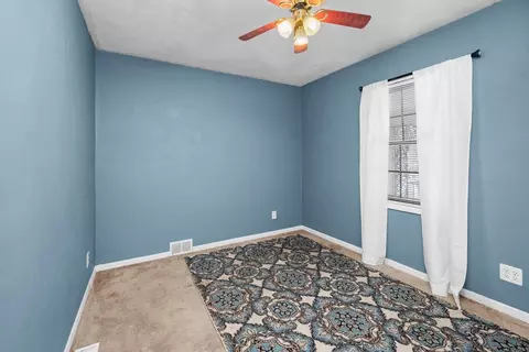 Bedroom - 2701 47th St, Moline, IL 61265 photo 1 of 9
