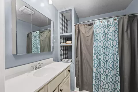 Bath - 2701 47th St, Moline, IL 61265 photo 1 of 2