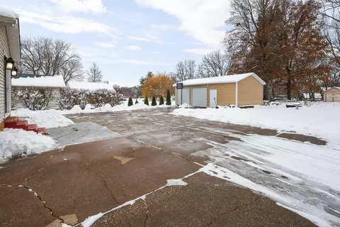Exterior - 2701 47th St, Moline, IL 61265 photo 3 of 7