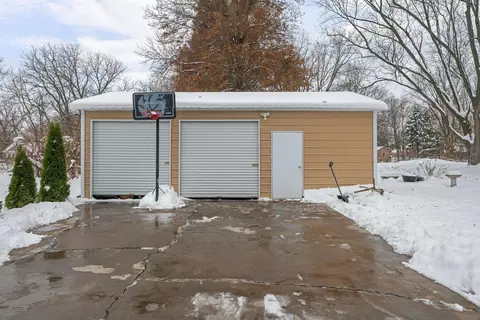 Exterior - 2701 47th St, Moline, IL 61265 photo 5 of 7