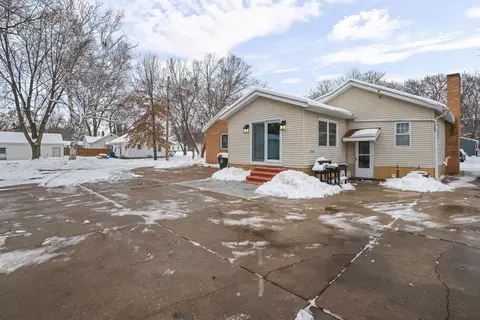 Exterior - 2701 47th St, Moline, IL 61265 photo 4 of 7
