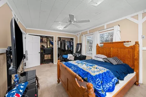 Bedroom - 2701 47th St, Moline, IL 61265 photo 5 of 9