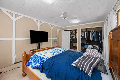 Bedroom - 2701 47th St, Moline, IL 61265 photo 4 of 9