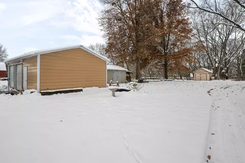 Exterior - 2701 47th St, Moline, IL 61265 photo 6 of 7
