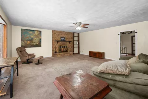 Living - 2701 47th St, Moline, IL 61265 photo 1 of 4