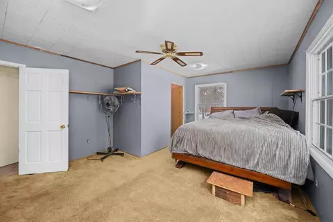 Bedroom - 2701 47th St, Moline, IL 61265 photo 8 of 9