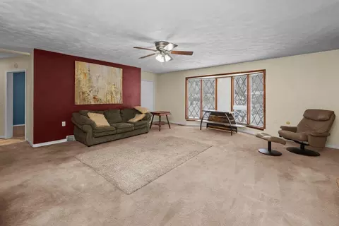 Living - 2701 47th St, Moline, IL 61265 photo 4 of 4
