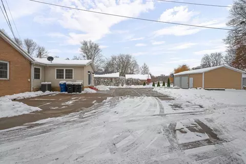Exterior - 2701 47th St, Moline, IL 61265 photo 2 of 7