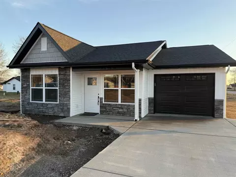 1501 N C N Russell St, Marion, IL 62959