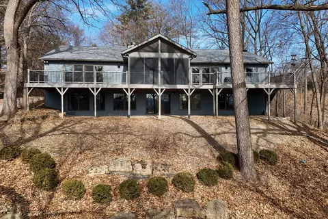 60 Custer Ter, Bettendorf, IA 52722