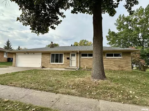 2804 Oak St, Davenport, IA 52806
