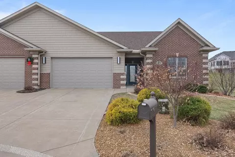 4107 Saint Erin Ct, Bettendorf, IA 52722