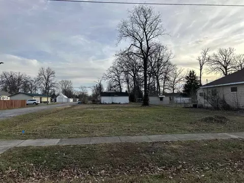 601 W Callie St, Sesser, IL 62884