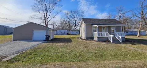 803 S Maple St, Salem, IL 62881