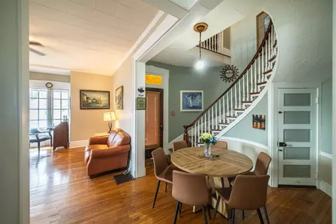 Entry Way - 207 E 4th St, Metropolis, IL 62960 photo 1 of 6