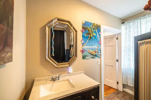 Bath - 207 E 4th St, Metropolis, IL 62960 photo 1 of 5