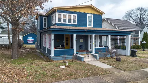 Exterior - 207 E 4th St, Metropolis, IL 62960 photo 2 of 7