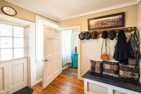 Entry Way - 207 E 4th St, Metropolis, IL 62960 photo 6 of 6