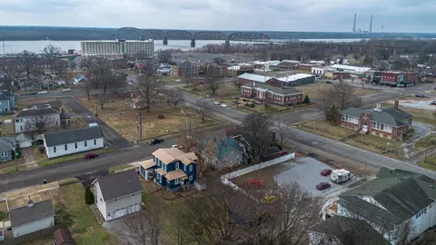 View/Area - 207 E 4th St, Metropolis, IL 62960 photo 1 of 2