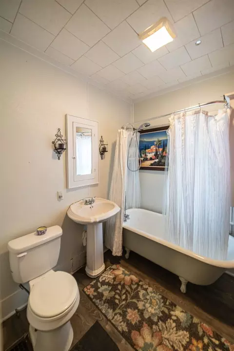 Bath - 207 E 4th St, Metropolis, IL 62960 photo 5 of 5