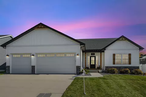783 Sweet Wood Ln, Blue Grass, IA 52726