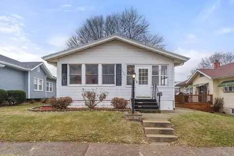 2327 6th St, Moline, IL 61265
