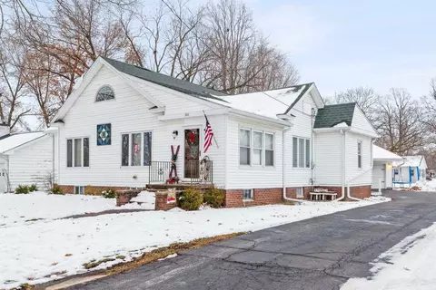 306 N Main St, Alexis, IL 61412