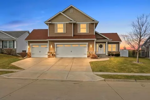 6326 Lillie Ave, Davenport, IA 52806