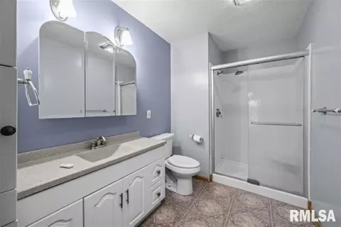 Bath - 304 7th St, Hampton, IL 61256 photo 1 of 1